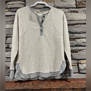 Betsey's boutique shop boho pullover crewneck size large white gray distressed